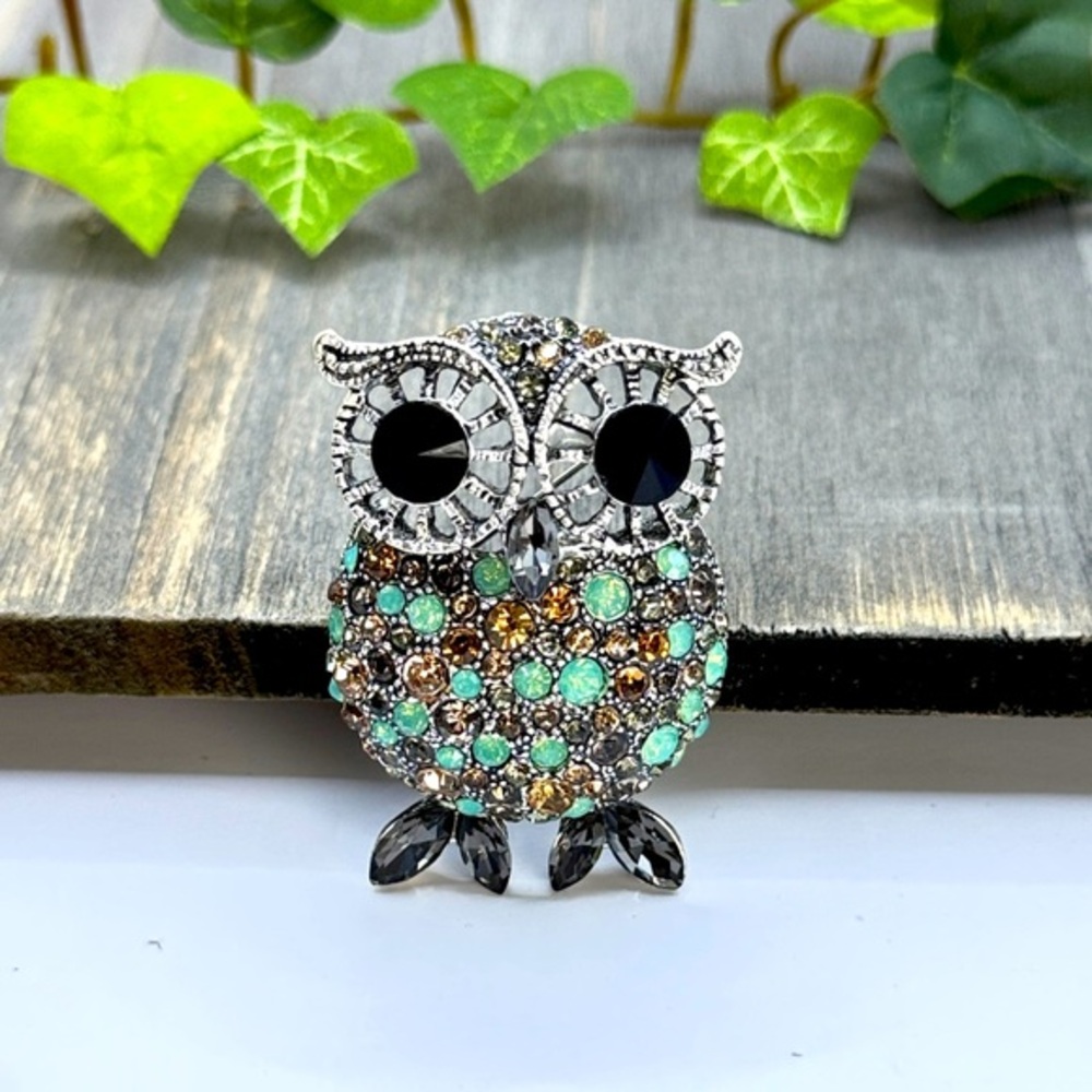 🌻 3/$25 Elegant Owl Brooch with Multicolor Crystals/ Rhinestones
